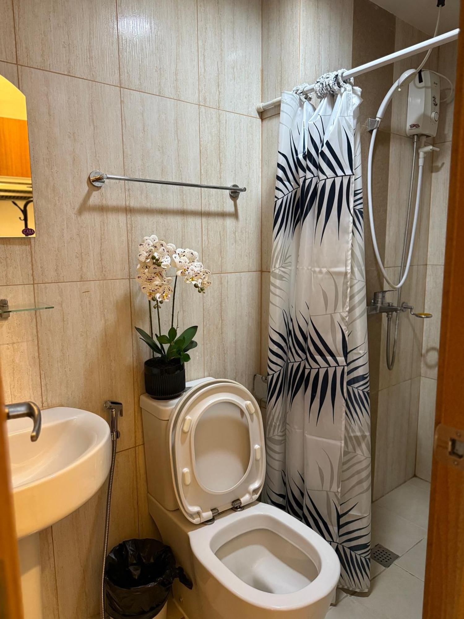 8 Adriatico Staycation Manila Exterior photo