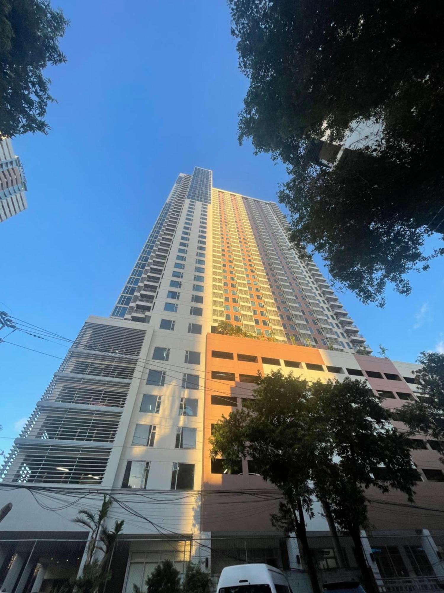 8 Adriatico Staycation Manila Exterior photo